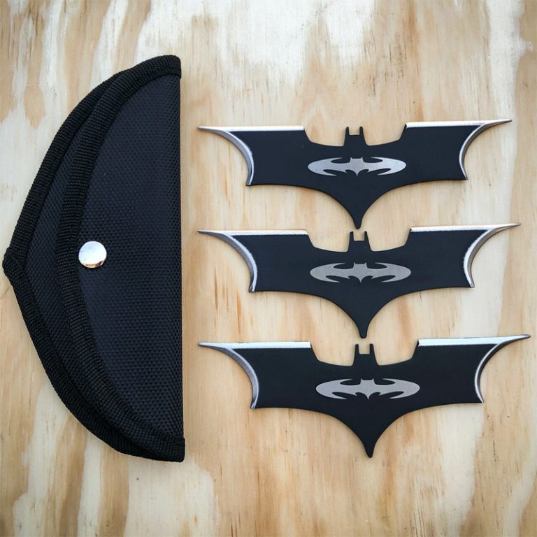 Batman Throwing Knives and Throwing Stars Throw Ninja Star
